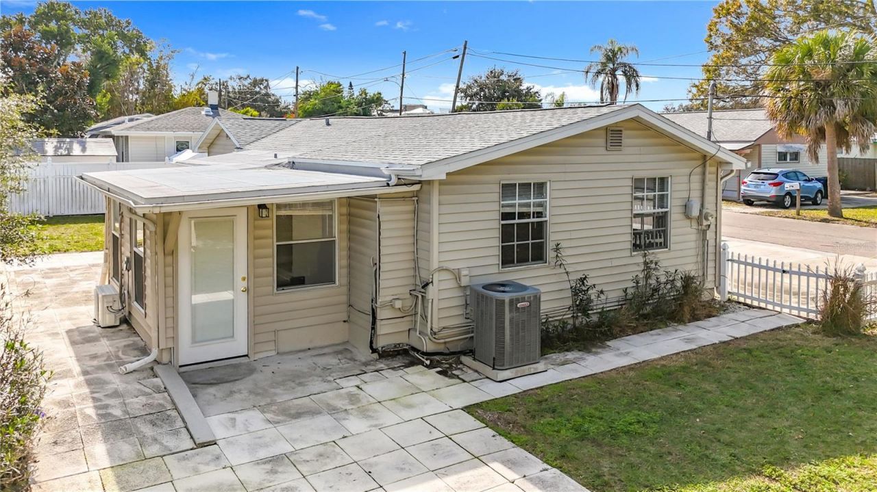 1125 Michigan Drive N, Dunedin, FL 34698 Photo