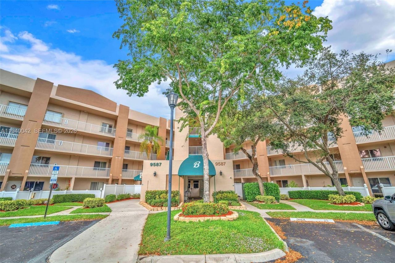 9587 Weldon Circle, Unit B205, Tamarac, FL 33321 Photo