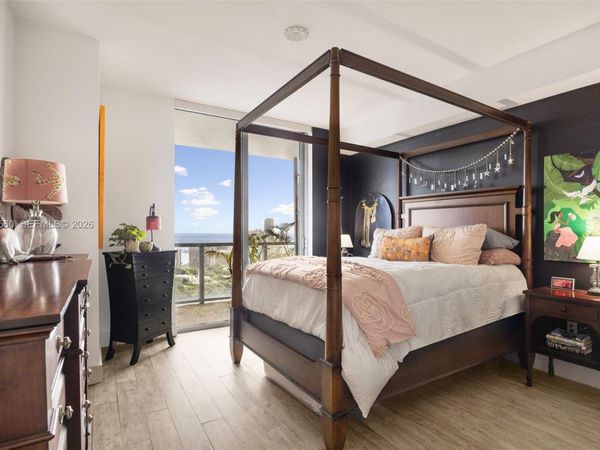 79 SW 12th St, Unit PH3904-S, Miami, FL 33130