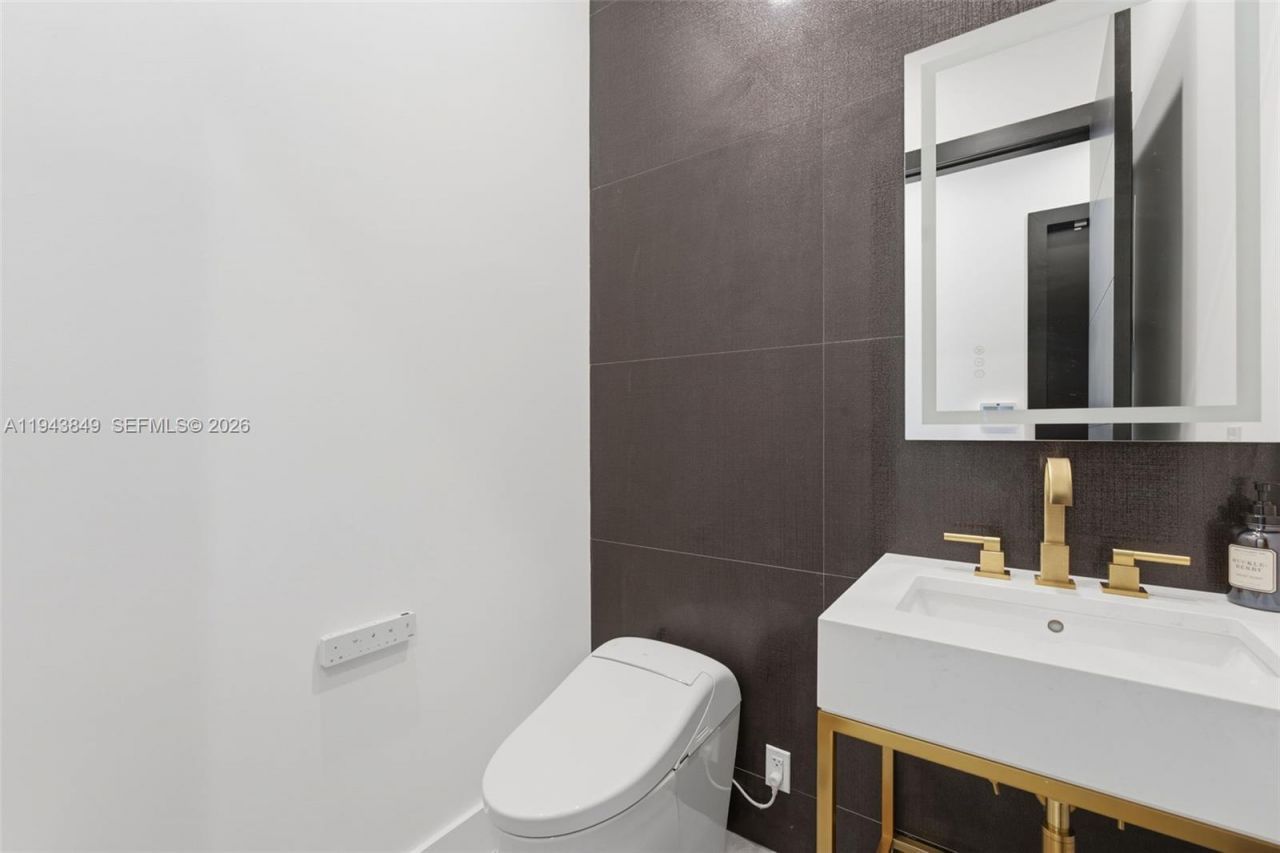 301 NE 27th Dr, Wilton Manors, FL 33334 Photo