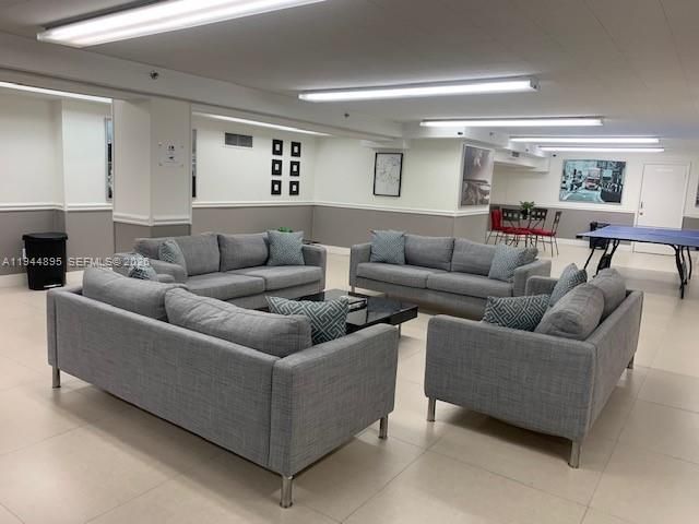 100 Lincoln Rd, Unit 812, Miami Beach, FL 33139 Photo