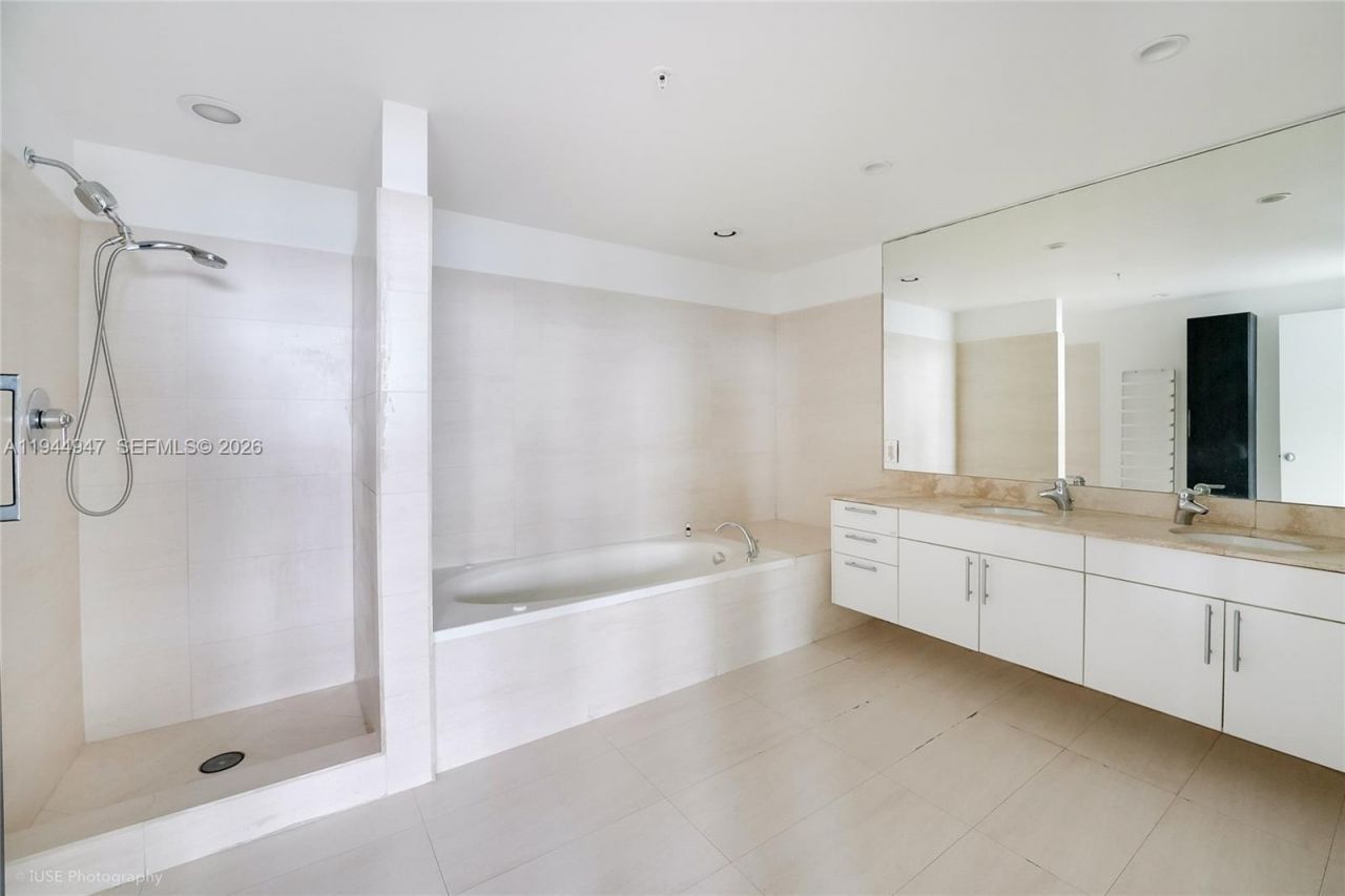 7929 West Dr, Unit 1001, North Bay Village, FL 33141 Photo