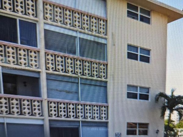 211 NE 8th Ave, Unit 209, Hallandale Beach, FL 33009