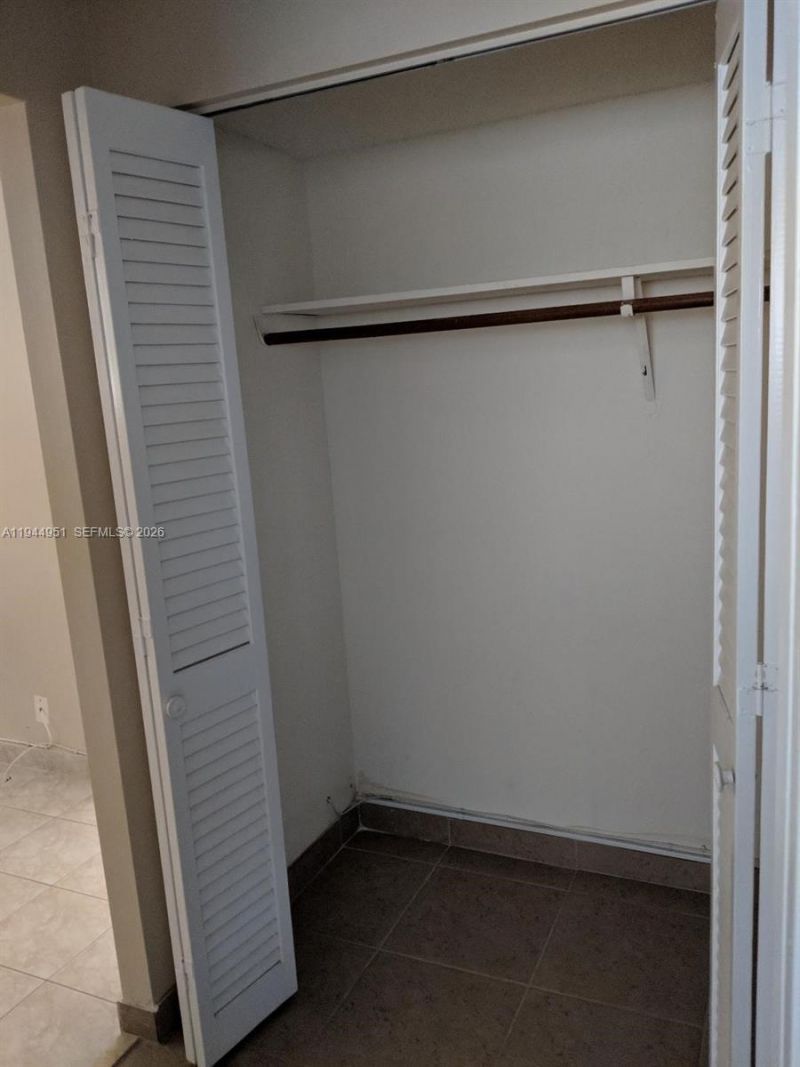 211 NE 8th Ave, Unit 209, Hallandale Beach, FL 33009 Photo