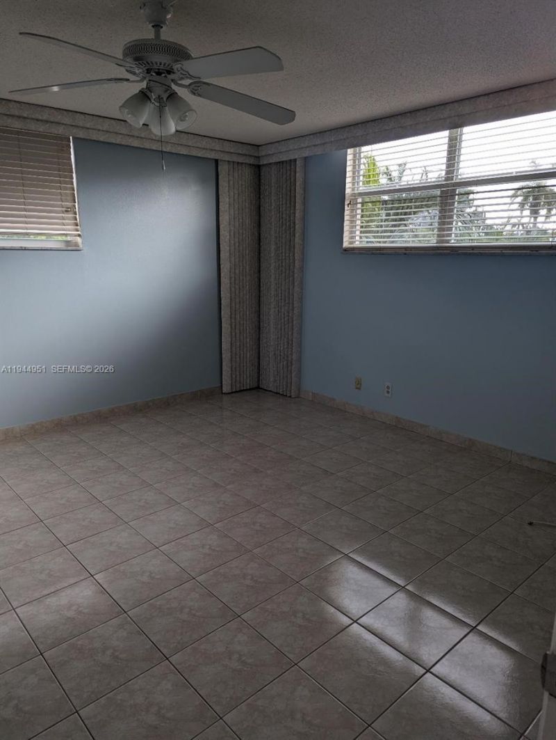 211 NE 8th Ave, Unit 209, Hallandale Beach, FL 33009 Photo