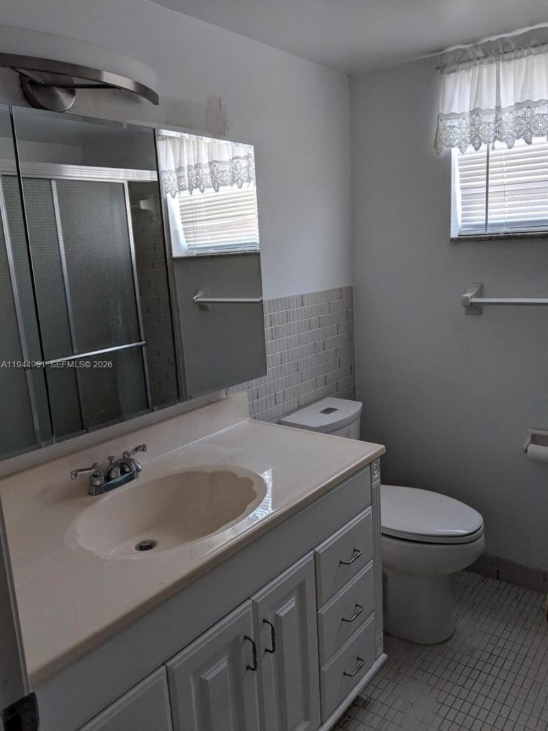 211 NE 8th Ave, Unit 209, Hallandale Beach, FL 33009 Photo