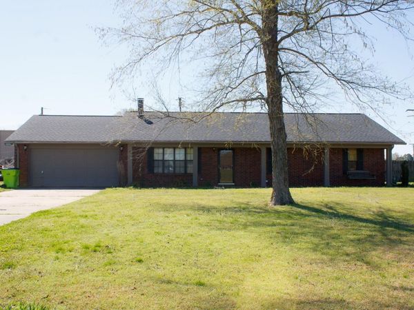 1302 E 20th Street, Stuttgart, AR 72160