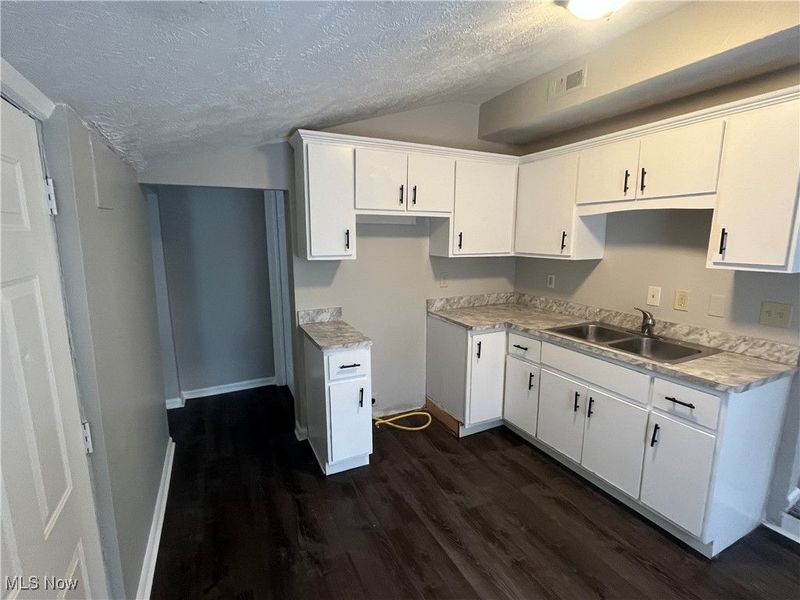 7728 Elton Avenue, Cleveland, OH 44102 Photo 11
