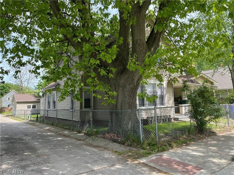 7728 Elton Avenue, Cleveland, OH 44102 Photo 2