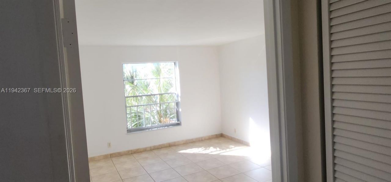 8005 Lake Dr , Unit 201, Doral, FL 33166 Photo