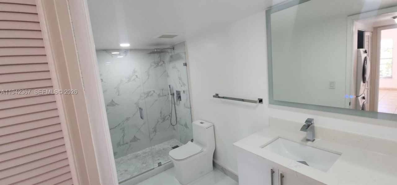 8005 Lake Dr , Unit 201, Doral, FL 33166 Photo