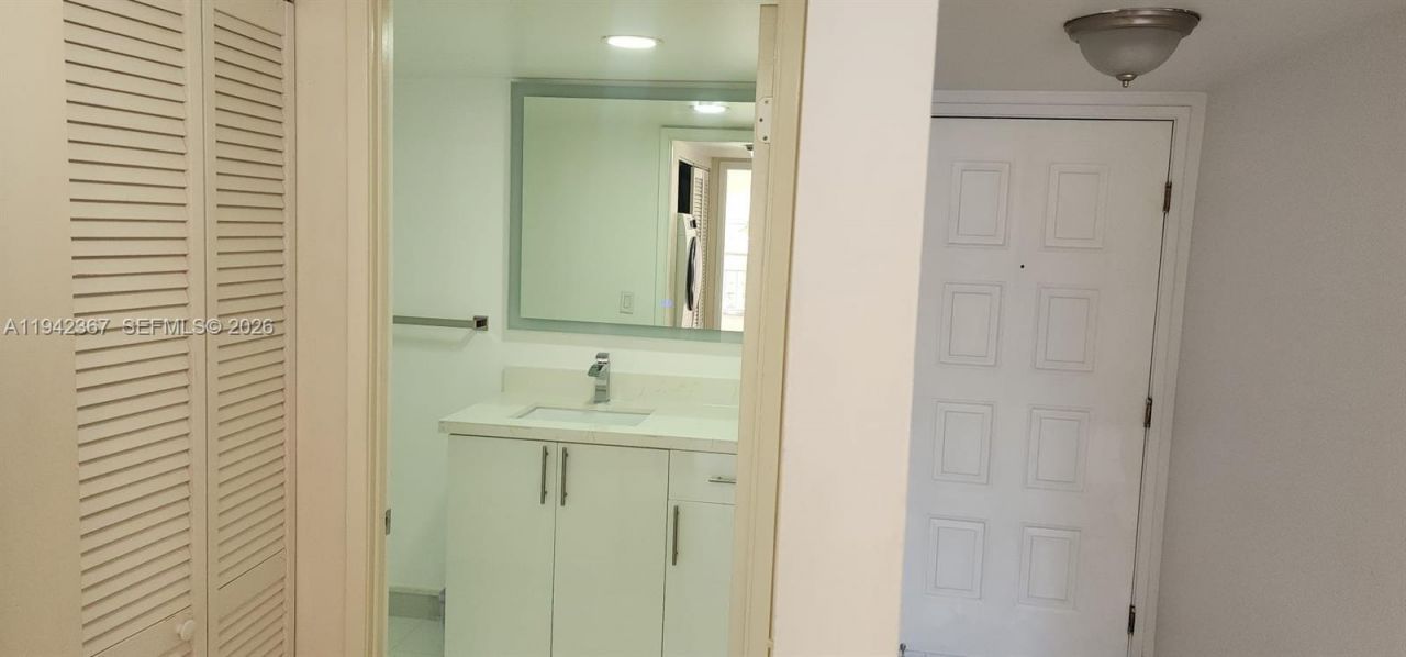 8005 Lake Dr , Unit 201, Doral, FL 33166 Photo