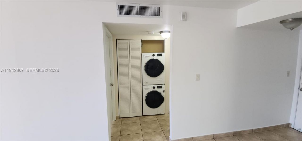 8005 Lake Dr , Unit 201, Doral, FL 33166 Photo