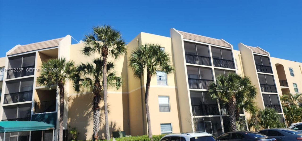 8005 Lake Dr , Unit 201, Doral, FL 33166 Photo