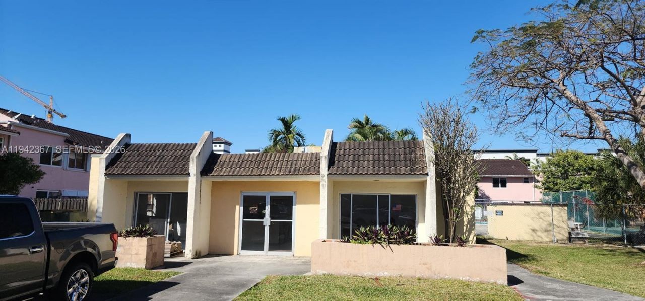 8005 Lake Dr , Unit 201, Doral, FL 33166 Photo