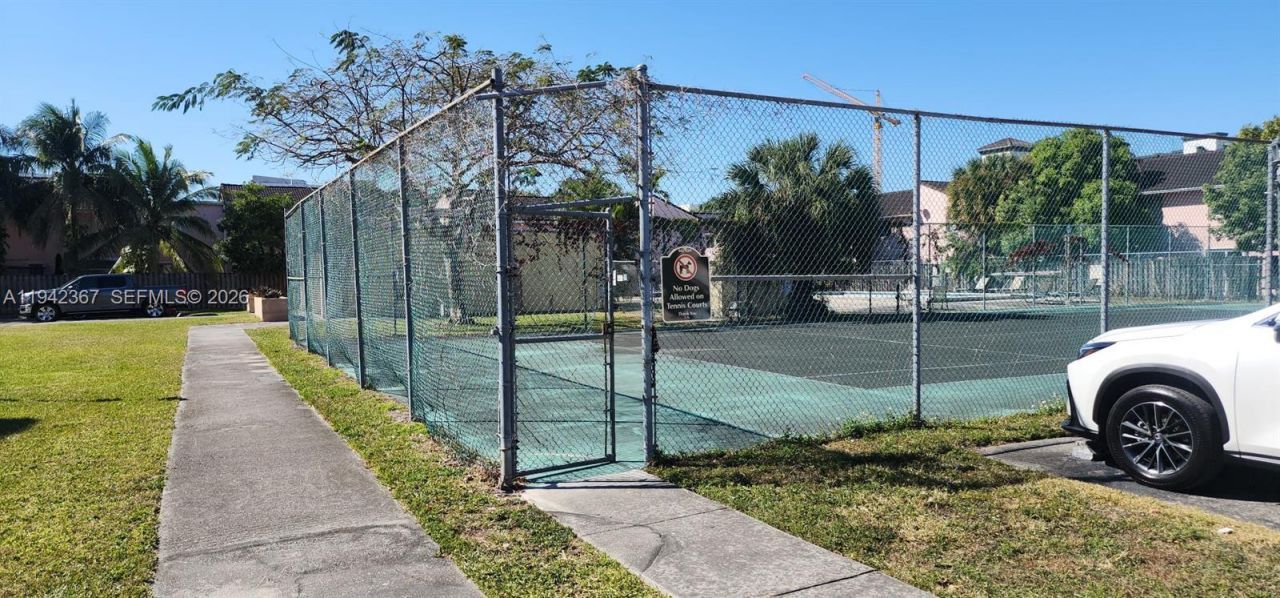 8005 Lake Dr , Unit 201, Doral, FL 33166 Photo