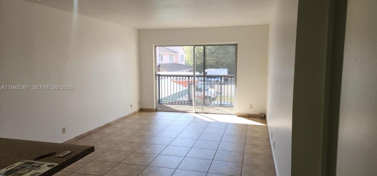 8005 Lake Dr , Unit 201, Doral, FL 33166 Photo