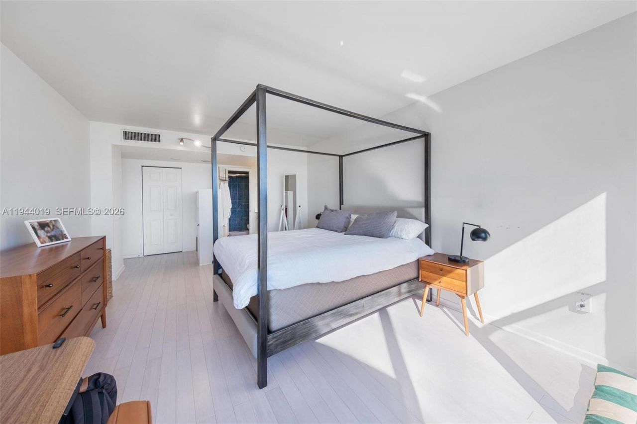 11111 Biscayne Blvd, Unit 2D, Miami, FL 33181 Photo