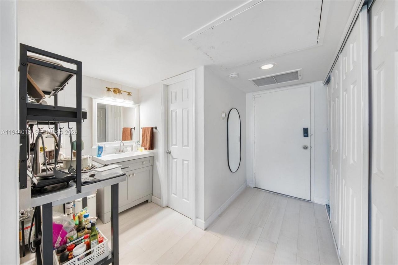 11111 Biscayne Blvd, Unit 2D, Miami, FL 33181 Photo