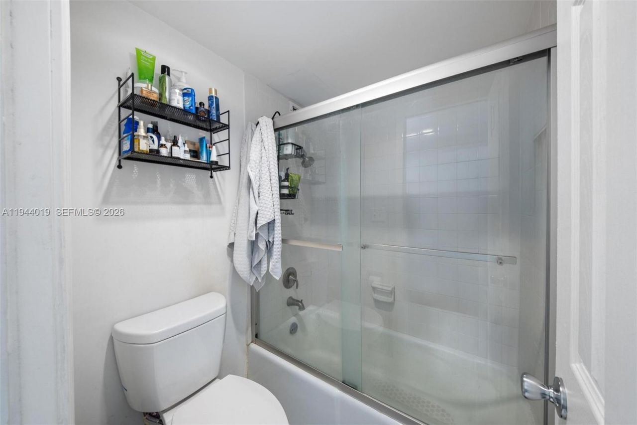 11111 Biscayne Blvd, Unit 2D, Miami, FL 33181 Photo