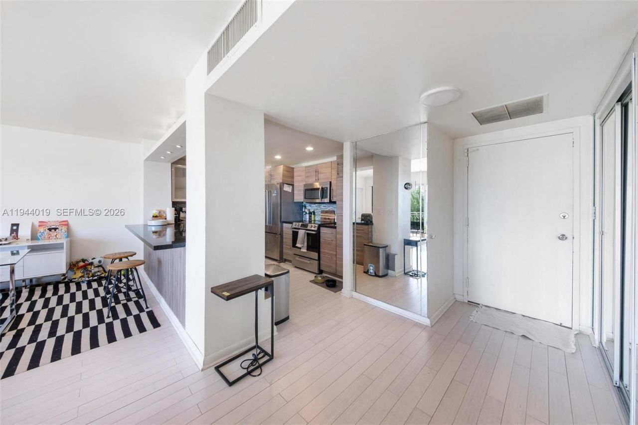 11111 Biscayne Blvd, Unit 2D, Miami, FL 33181 Photo