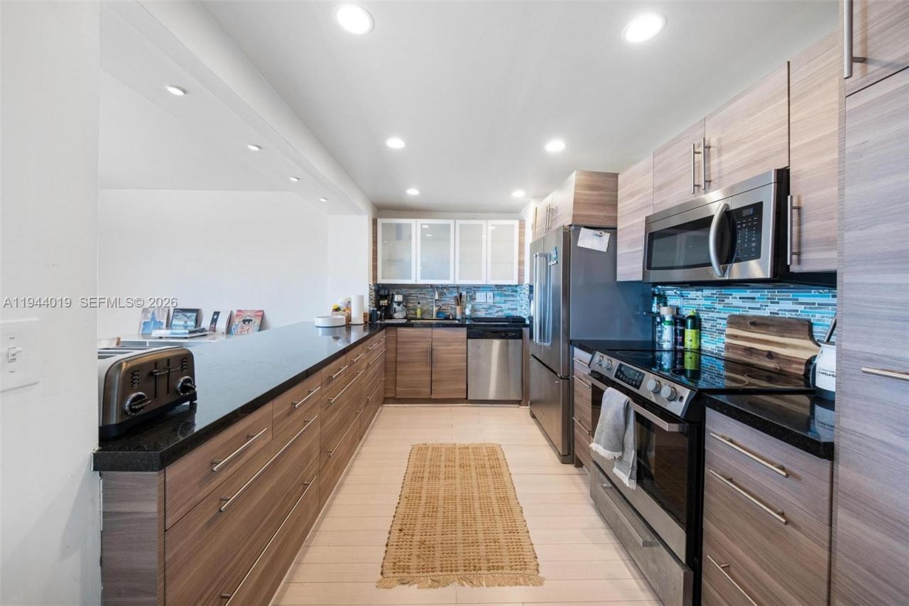 11111 Biscayne Blvd, Unit 2D, Miami, FL 33181 Photo