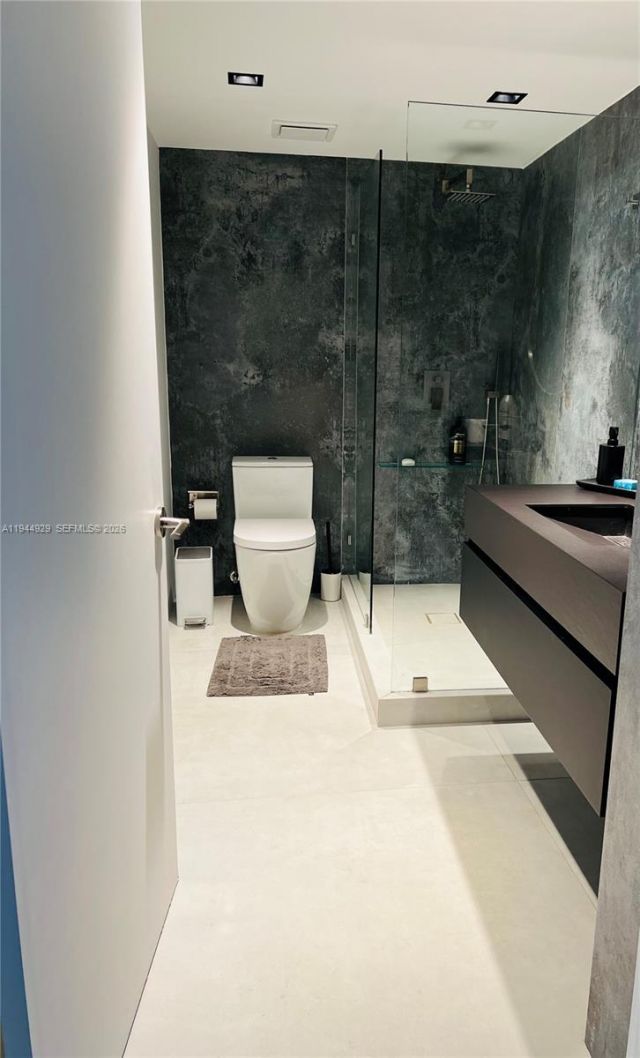 900 Bay Dr, Unit 410, Miami Beach, FL 33141 Photo