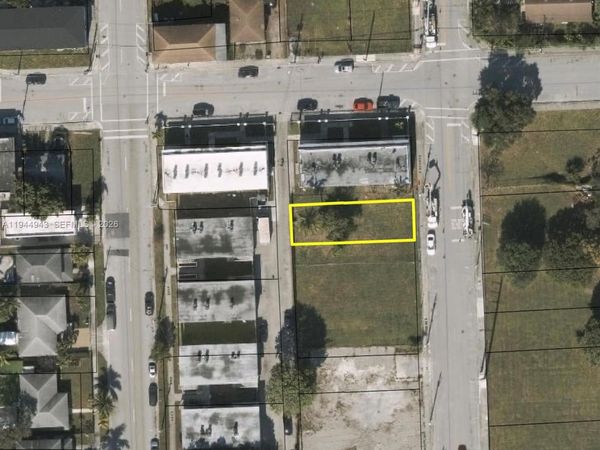 1646 NW 1st CT, Miami, FL 33136