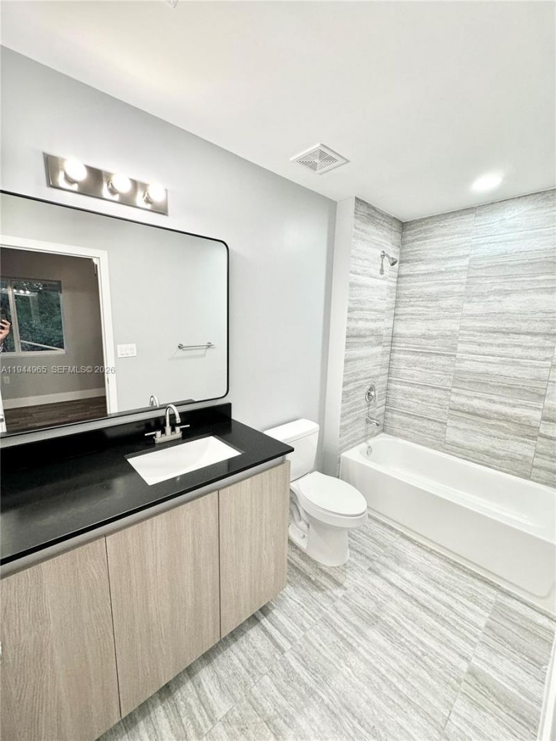 932 NW 2nd St, Fort Lauderdale, FL 33311 Photo