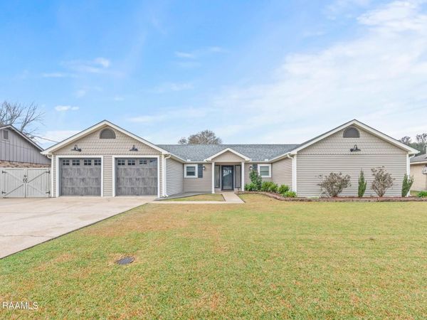1404 S Patout Street, New Iberia, LA 70560