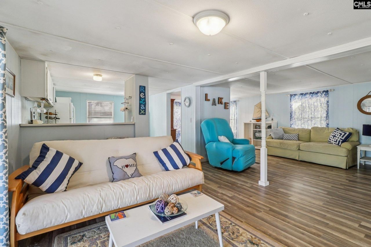 1046 Blacksgate East Road Photo 7