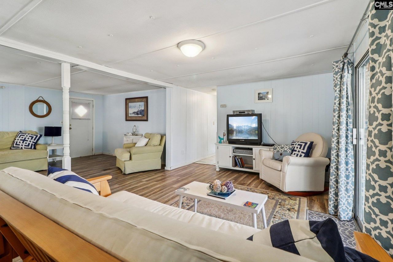 1046 Blacksgate East Road Photo 8