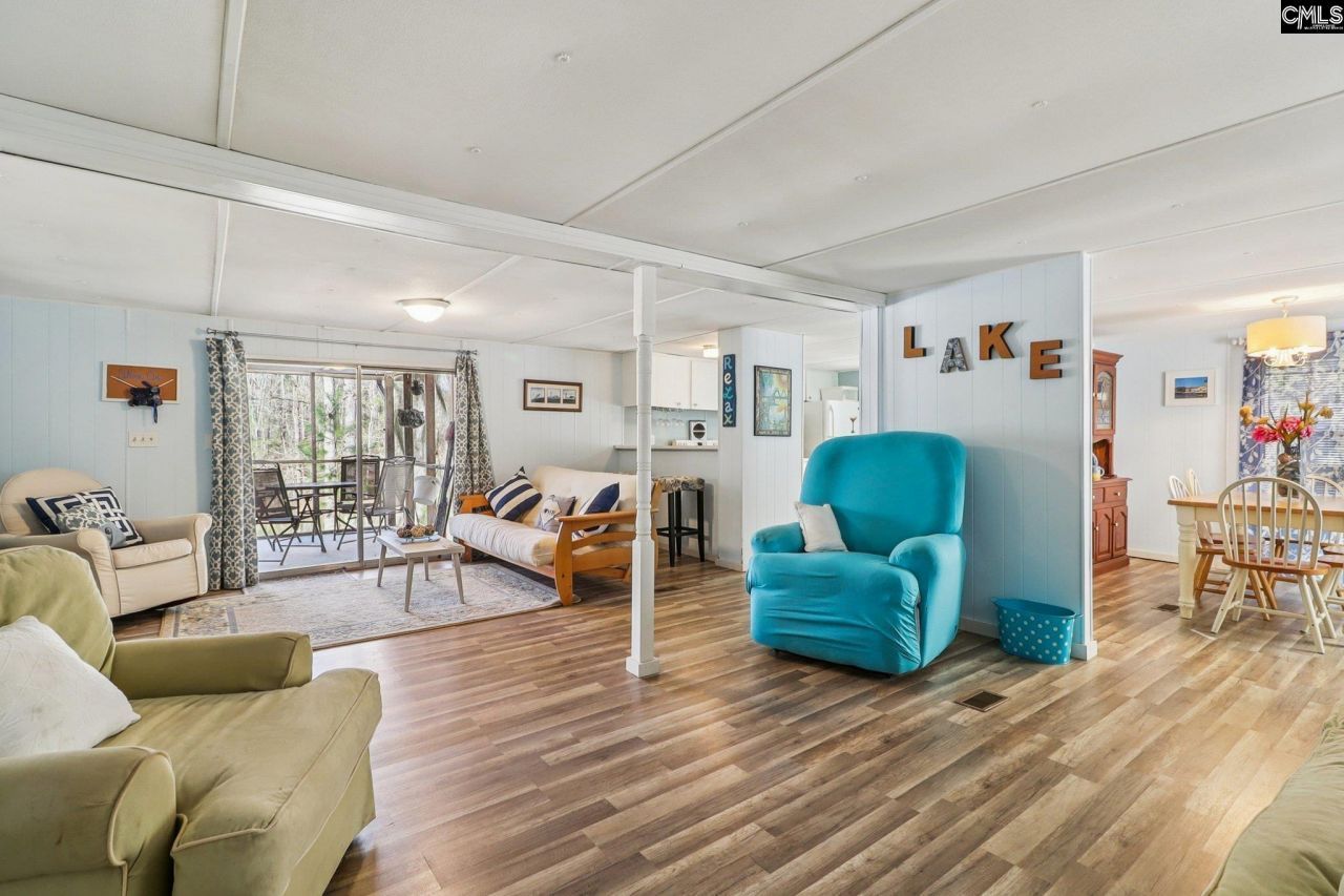 1046 Blacksgate East Road Photo 9