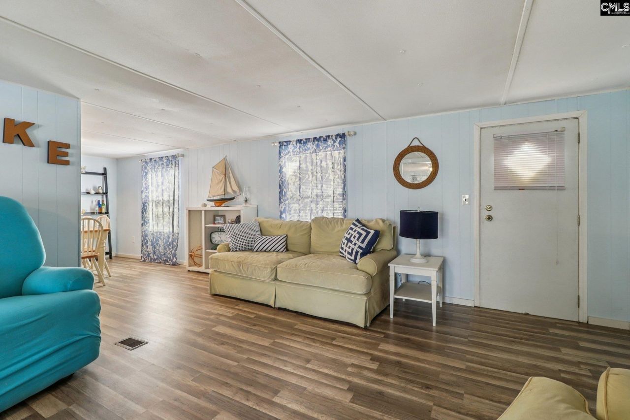 1046 Blacksgate East Road Photo 10