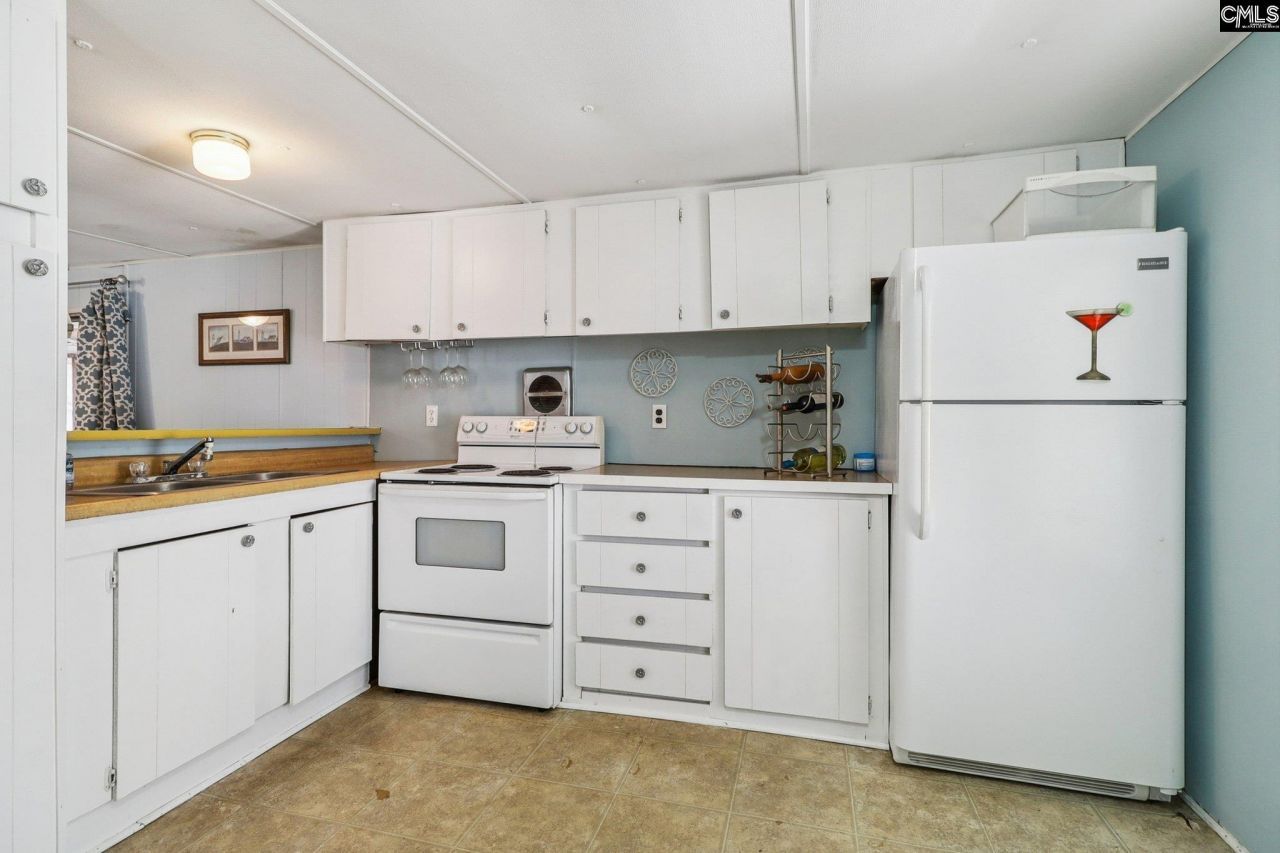 1046 Blacksgate East Road Photo 14