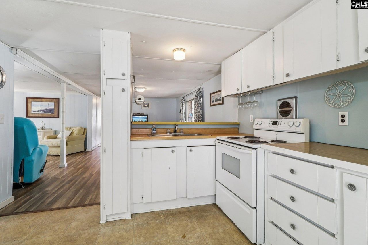 1046 Blacksgate East Road Photo 15