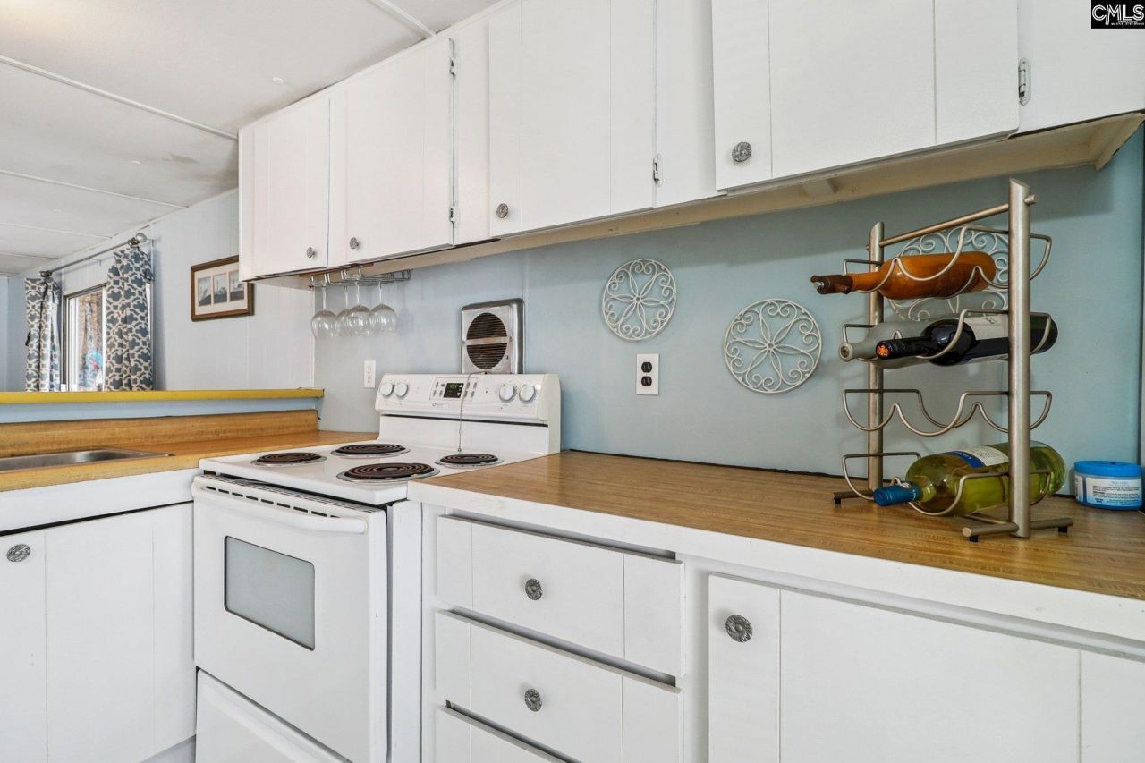 1046 Blacksgate East Road Photo 16