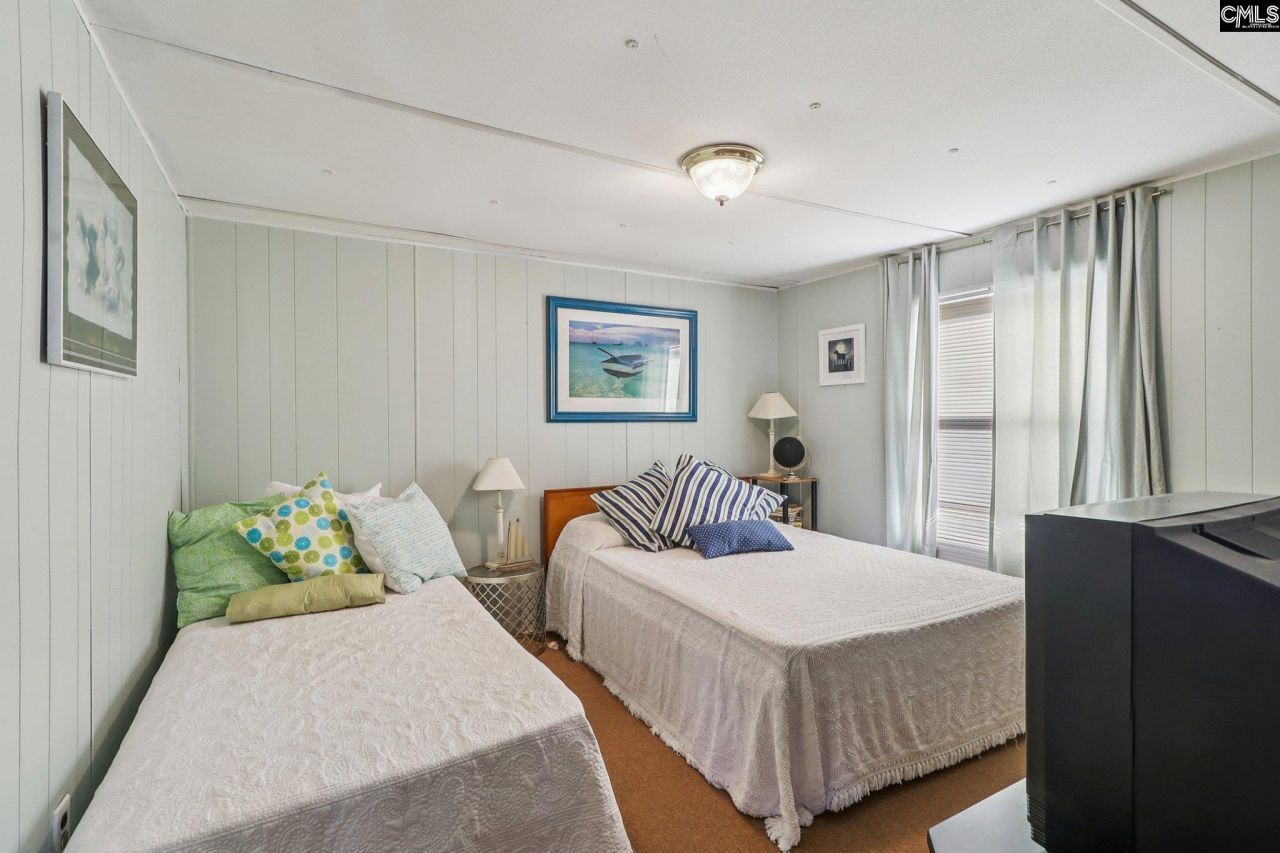 1046 Blacksgate East Road Photo 21