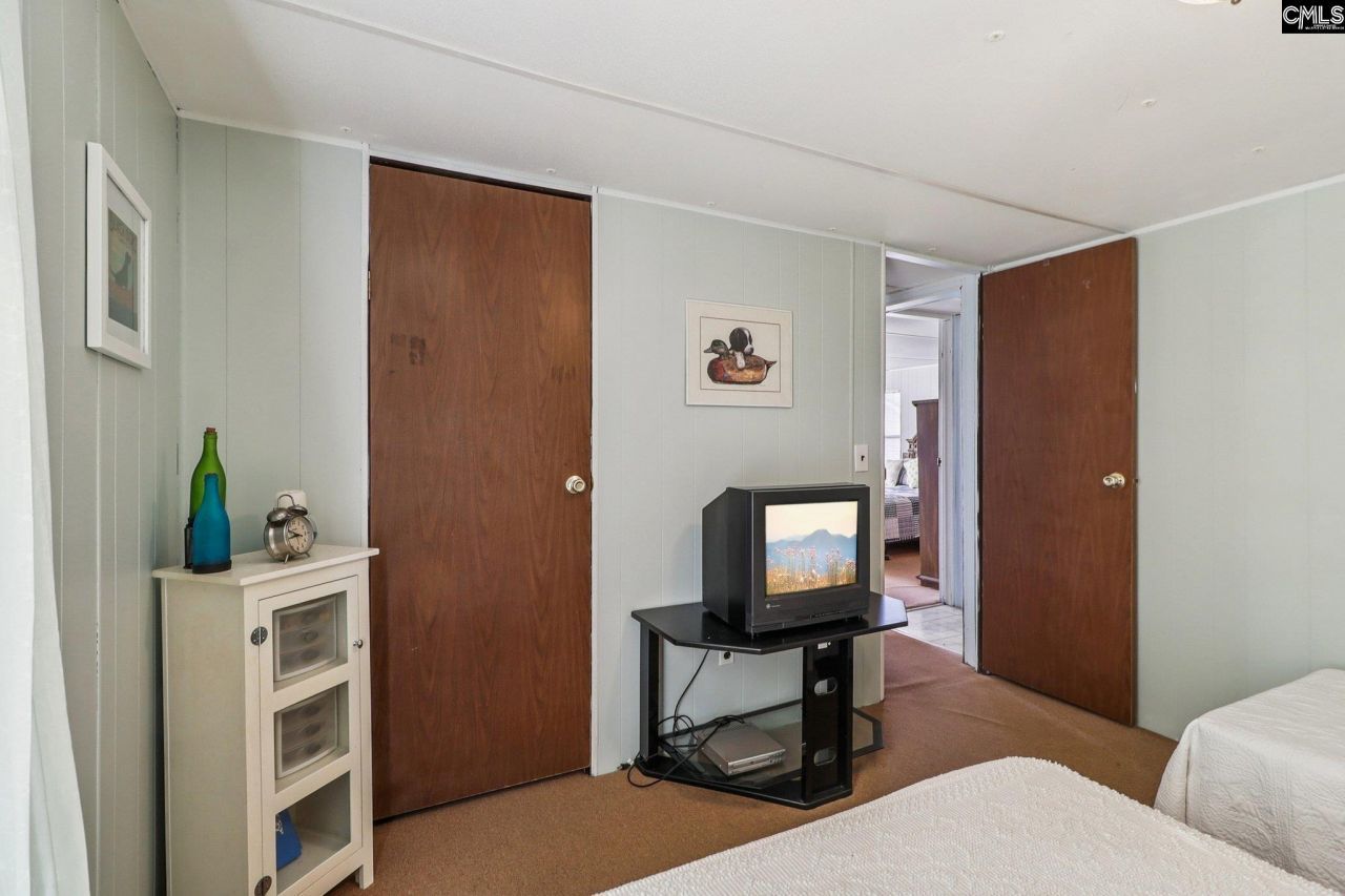 1046 Blacksgate East Road Photo 23