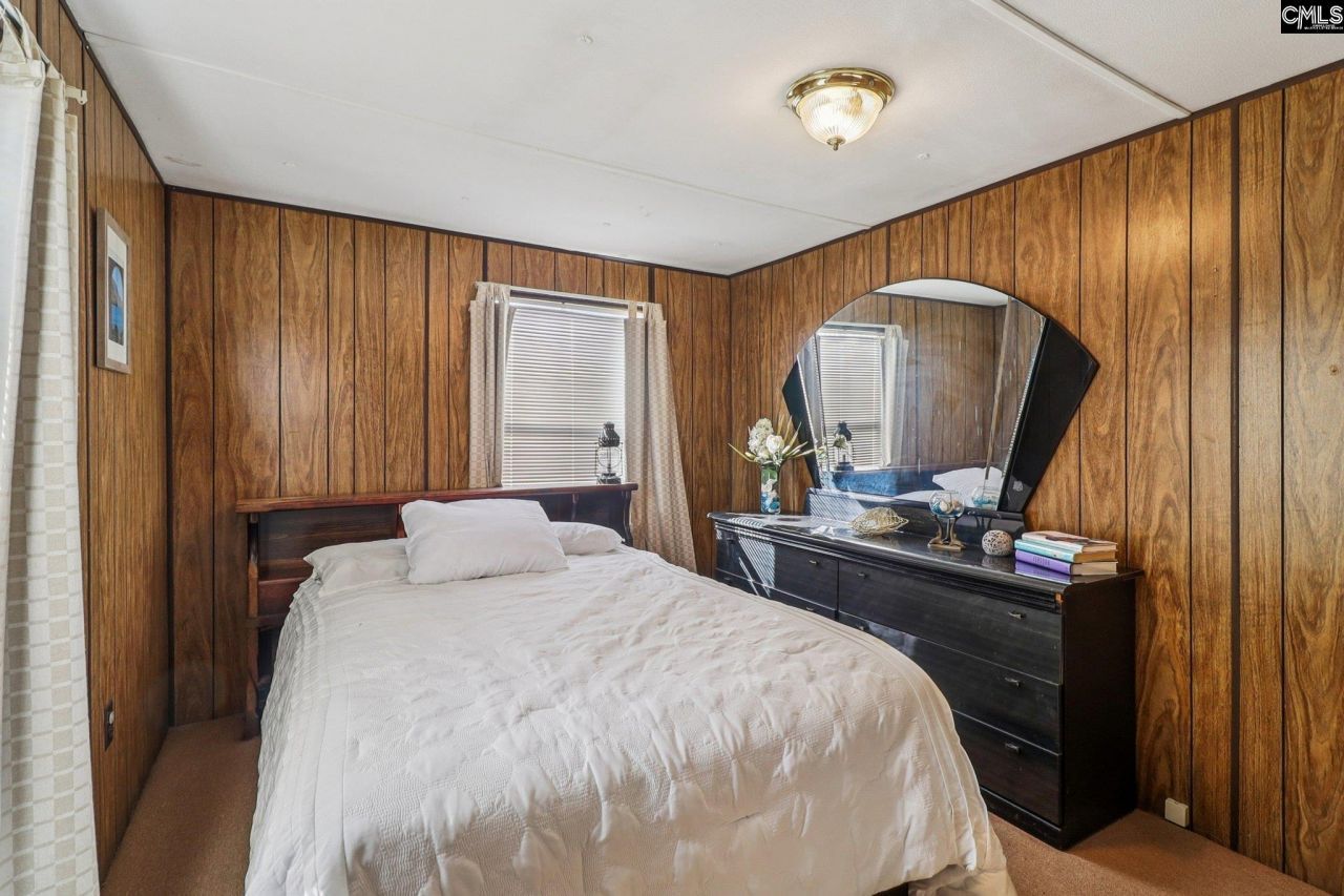 1046 Blacksgate East Road Photo 25