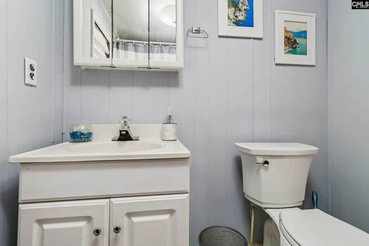 1046 Blacksgate East Road Photo 28