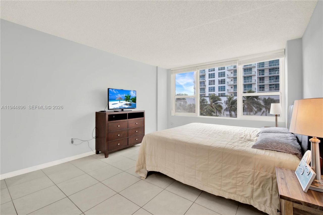 3505 S Ocean Dr, Unit 318, Hollywood, FL 33019 Photo
