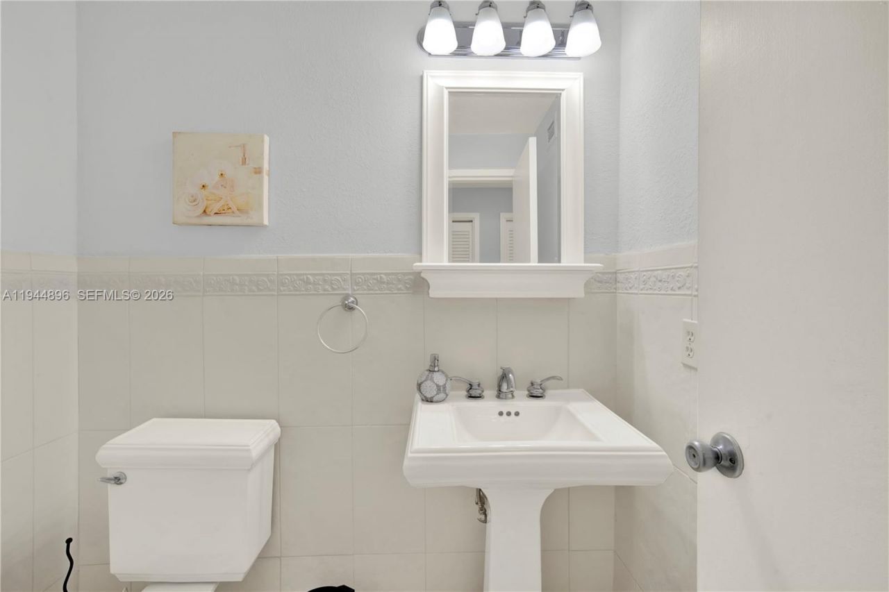 3505 S Ocean Dr, Unit 318, Hollywood, FL 33019 Photo