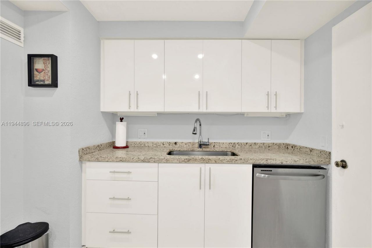 3505 S Ocean Dr, Unit 318, Hollywood, FL 33019 Photo