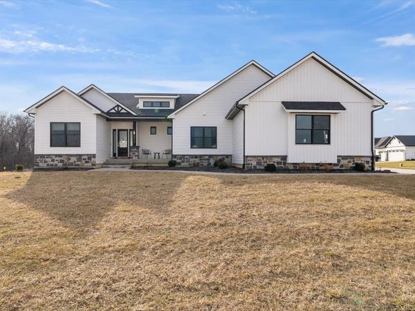 6817 Timber Court, Bettendorf, IA 52722