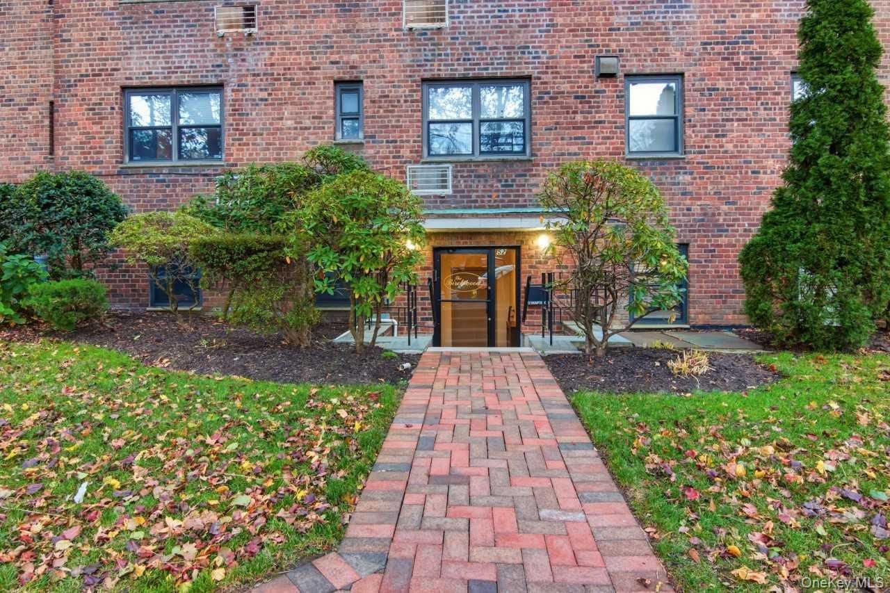 52 Brompton Road, Unit 52, Great Neck, NY 11021 Main Photo