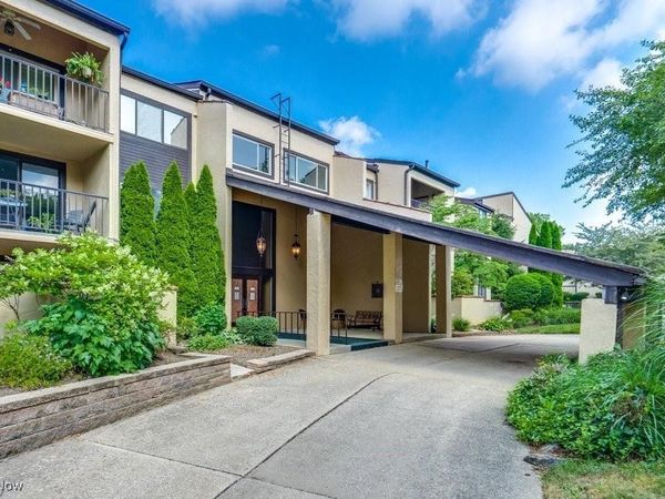 1012 Bunker Drive, Unit 304, Fairlawn, OH 44333