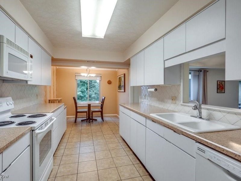 1012 Bunker Drive, Unit 304, Fairlawn, OH 44333 Photo 6