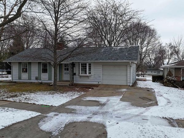 990 Glencoe Road, Alma, MI 00000