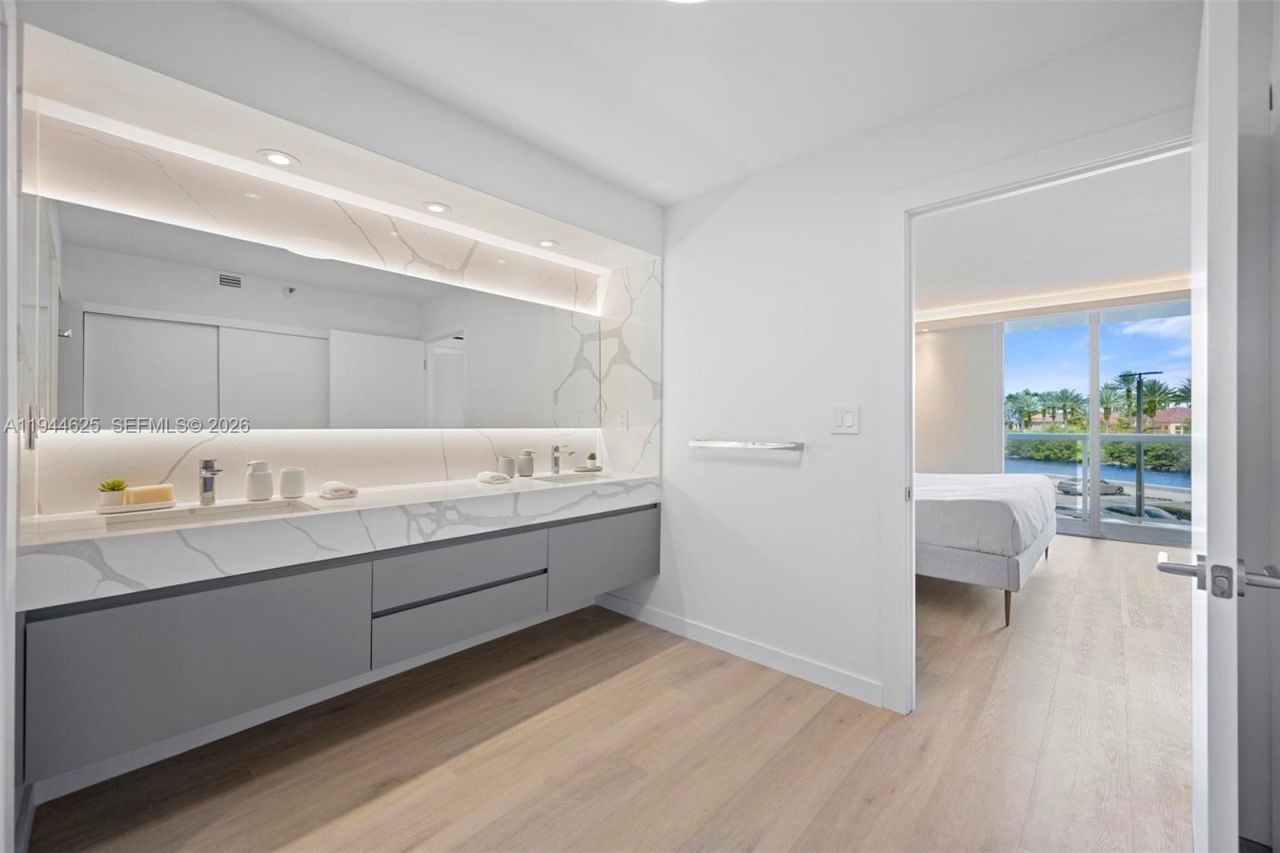 20505 E Country Club Dr, Unit 231, Aventura, FL 33180 Photo